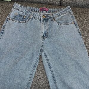 Edikted Raelynn Washed Low Rise Jeans Light Blue